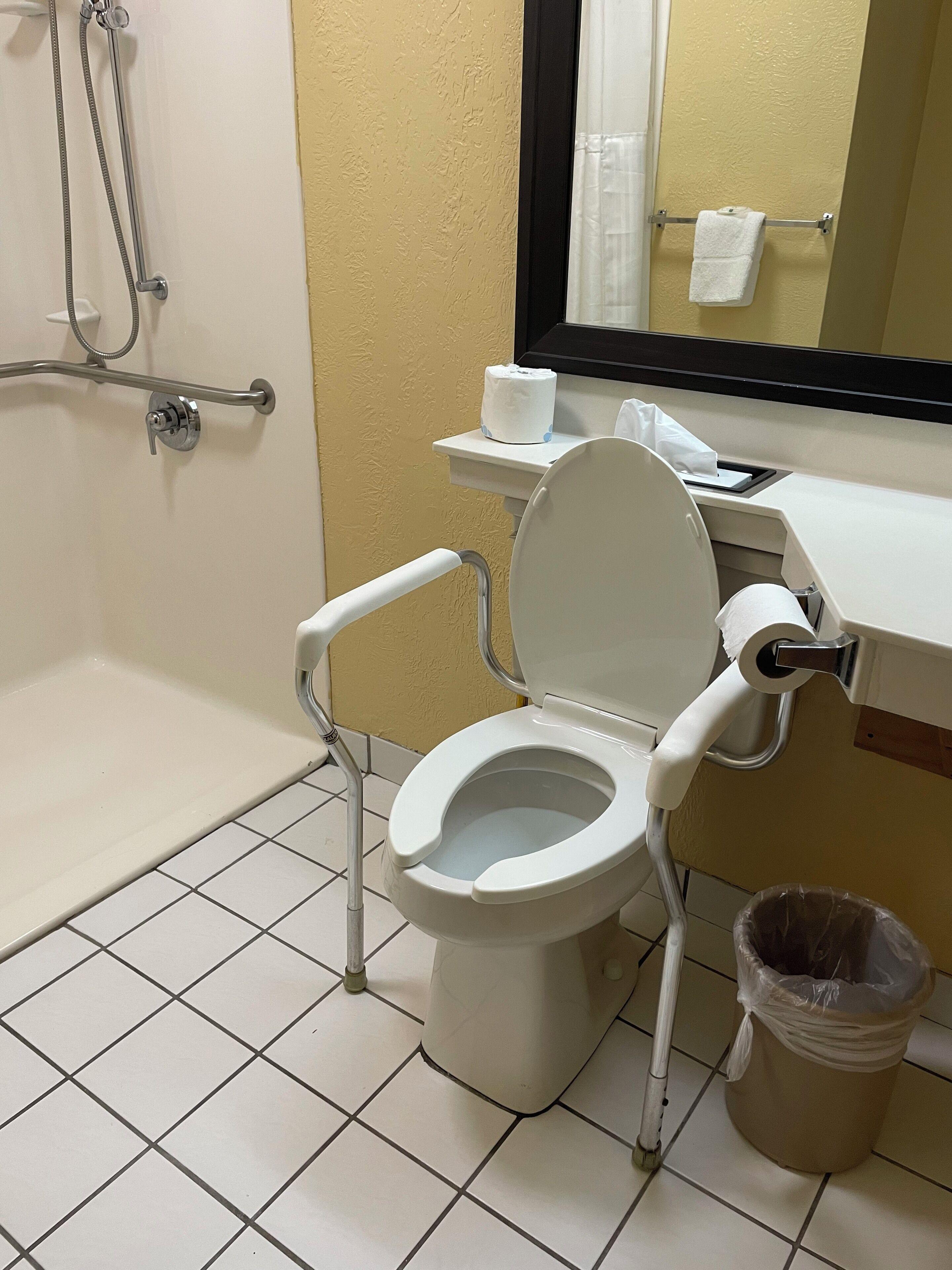 Queen Room - Accessible/Nonsmoking